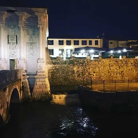 Ξενοδοχείο με διαμερίσματα San Tomaso Τρεβίζο